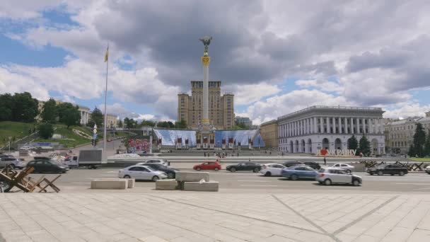 Cars Road Maidan Nezalezhnosti Square Kyiv Ukraine — ストック動画
