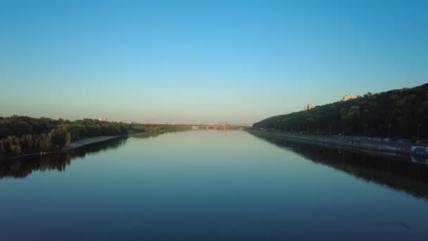 Evening Landscape Dnieper River Kyiv Ukraine View Pedestrian Bridge Kyiv — Vídeo de Stock