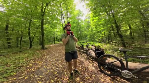 Man Fastening Bicycle Protective Helmet Action Camera His Head Bicycle — Vídeo de Stock