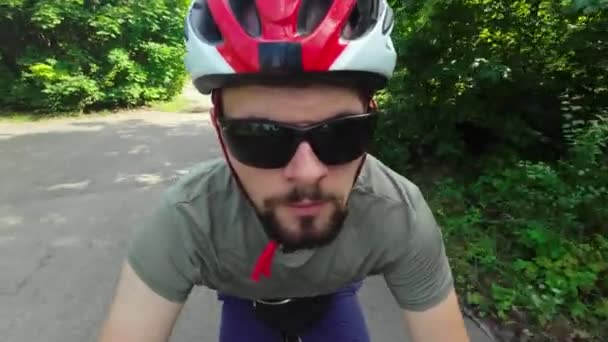 Man Protective Helmet Sunglases Ride Bicycle Summer Sunny Day Close — ストック動画