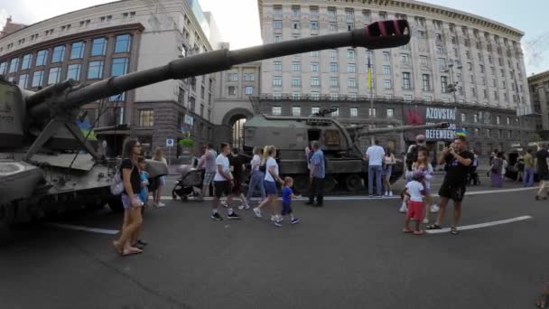 Kyiv Ukraine August 2022 Exhibition Parade Destroyed Russian Military Equipment — Stockvideo