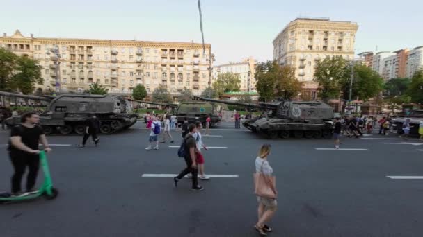 Киев Украина Августа 2022 Года Парад Российской Военной Техники Разрушенный — стоковое видео