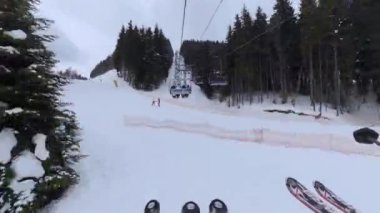 Kayak asansöründeki ilk kişi. Hiper hata