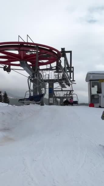 Les Gens Descendent Téléski Station Ski — Video