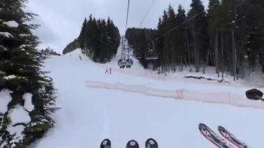 Kayak asansöründeki ilk kişi. Hiper hata