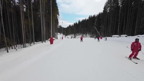 Por Pista Esquí Hasta Estación Inferior Del Ascensor — Vídeo de stock