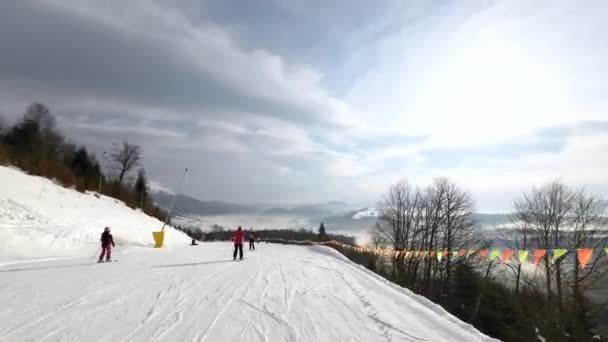Yavaş Yavaş Kayak Pistinden Aşağı Iniyor Pov — Stok video