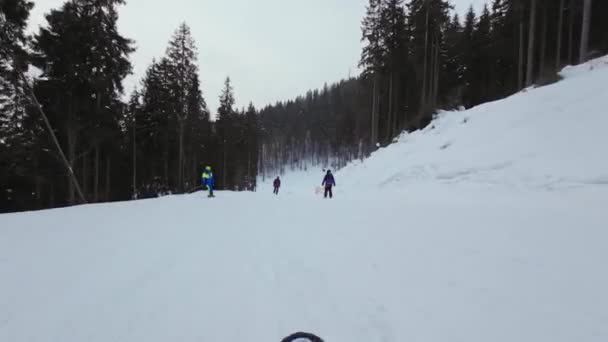 低角度视图 Pov 下坡Ski斜坡 — 图库视频影像
