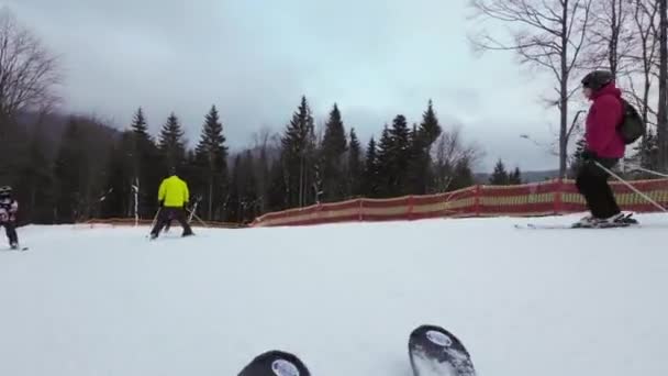 Vista Ângulo Baixo Tempo Real Pov Downhill Ski Slope — Vídeo de Stock