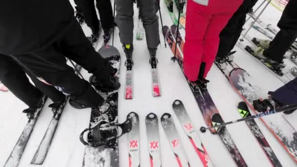 People Standing Skis Line Elevator — Stock Video