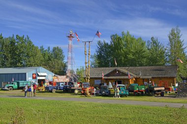 Fort Nelson Miras Müzesi. Alaska Karayolu, British Columbia, Kanada 'daki tarihi Mil' in hemen batısında yer alıyor.