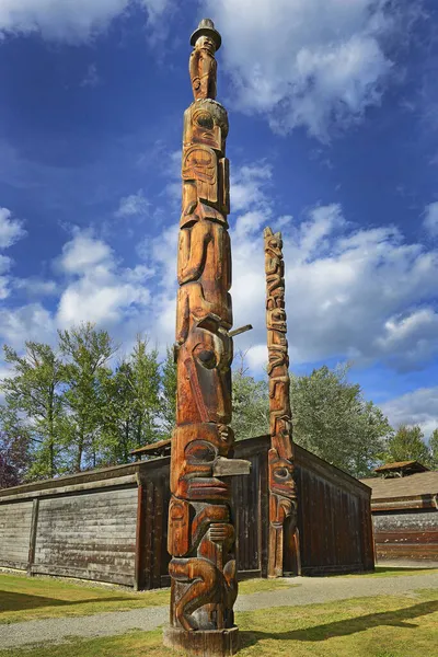 Geleneksel Birinci Ülke Insanları Hazelton British Columbia Kanada Totem Direği — Stok fotoğraf