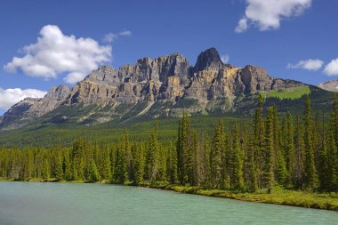 Banff Ulusal Parkı 'ndaki Bow Nehri ve Castle Dağı - Unesco Dünya Mirası Alanı, Alberta, Kanada
