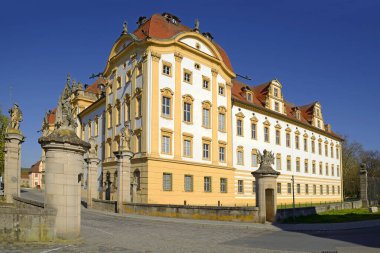 Ellingen Konağı, 1216 'dan itibaren Franconia' daki Tötonik Düzen 'in komutanının yeriydi. Ellingen, Almanya 'da Bavyera eyaletinde yer alan bir şehirdir..