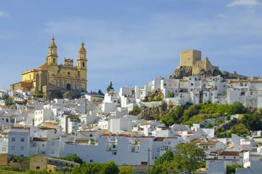 Olvera 'nın büyülü tepe kasabası. Güneş 'te bir yer, İspanya' nın Endülüs eyaletinde yer alan Cadiz 'in Olvera köyü.