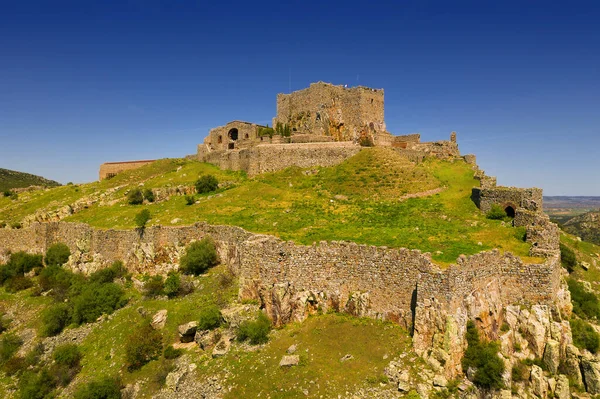 Tepenin Kalesi kale ve Calatrava La Nueva Ciudad Real, Castilla La Mancha, İspanya yakınındaki eski convent