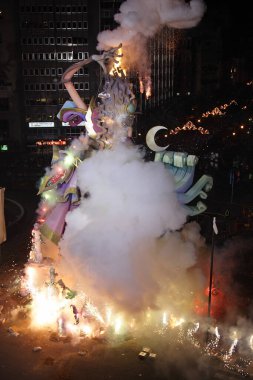 Las Fallas, kağıt hamuru modelleri 19 Mart 'ta İspanya' nın Valencia kentinde yapılan geleneksel kutlamalar sırasında sergilenir. Kutlama her yıl olur..