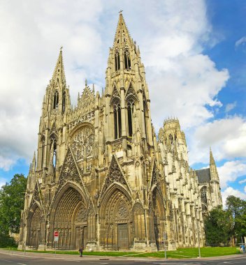 Rouen 'deki St. Ouen Katolik Kilisesi. Rouen, Haute-Normandiya 'nın (Yukarı Normandiya) başkentidir. Tarihin başkenti Normandiya, Fransa