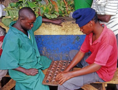 Kampala, Uganda Kampala 'da kimliği belirsiz bir satıcı. Uganda dünyadaki en fakir ülkelerden biridir..