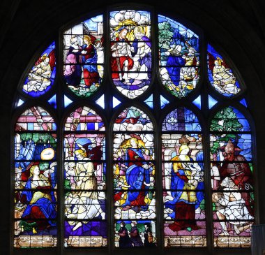 LES ANDELYS, FRANCE - 16. yüzyıl boyalı bardakları, Normandiya 'daki Les Andelys' deki Notre-Dame Koleji Kilisesi 'nin Azizlerin hayatlarını anlatıyor..