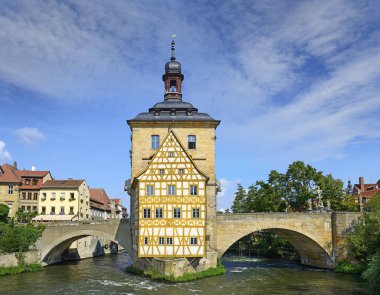 Bamberg, Almanya 'da belediye binası olan eski şehir mimarisi. Bamberg 'in tarihi merkezi UNESCO Dünya Mirasları Alanıdır.