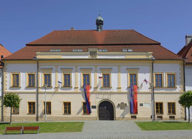 Belediye binası olan Bardejov şehir meydanı. Kasaba UNESCO 'nun Dünya Mirasları Bölgesi, Slovakya, Avrupa.