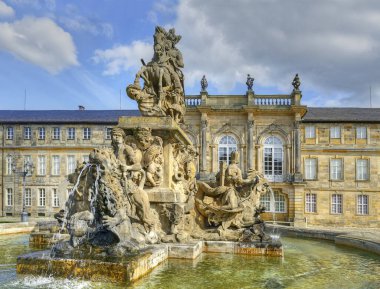Bayreuth - Fountain and New Palace (Neues Schloss), 1753 yılında Margrave Adaları 'nın merkezi. Bayreuth, Richard Wagner 'in yıllık operaları ile ünlüdür..