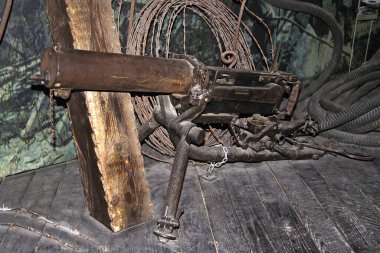 IEPER - YPRES, BELGIUM - Flanders Fields müzesinde, müze sergisinde eski, su soğutmalı makineli tüfek.