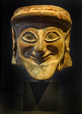 Berlin, Almanya - Yeni Müze Sergisi, Yunan ve Roma koleksiyonu. Bir erkek heykelinin başı, MÖ 7-6 yüzyıl arası Terracotta, muhtemelen Lefkoşe yakınlarındaki Idalion 'dan..