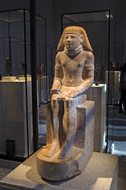 Berlin, Almanya - Yeni Müze Sergisi, Mısır koleksiyonu - Maya 'nın oturan figürü, vali ve rahiplerin şefi. Dünyanın en önemli müzelerinden biri.