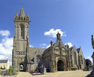 BODILIS, FRANCE - Notre-Dame Kilisesi, kilise Bodilis Parish 'e aittir (Enclos paroissial). Bodilis, İngiltere 'nin Finistere bölgesinde yer almaktadır..