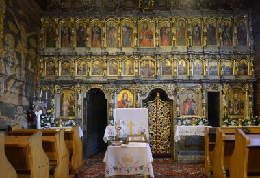 Bodruzal, Slovakya - Kilisenin Iconostasis 'i, karışık barok - roccoco süsleme tarzı. Tahta Yunan Katolik kilisesi Slovakya 'daki en eski ahşap kiliselerden biridir. 1658 'de inşa edilmiş..
