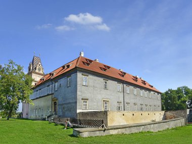 Brandys Nad Labem Şatosu önemli bir Rönesans anıtıdır. Beş yüzyıl boyunca Habsburg hanedanlığının tüm hükümdarlarının yaşadığı görkemli grafitileriyle. Çek Cumhuriyeti