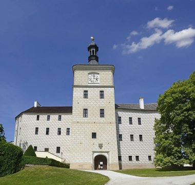 Breznice 'deki devlet şatosu. Rönesans şatosu Brevnice, Bohemya, Çek Cumhuriyeti ve Avrupa 'nın ulusal kültür abidesidir.