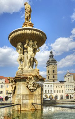 Ceske Budejovice, Çek Cumhuriyeti - Samson çeşmesi ve ana meydan. Ceske Budejovice, Güney Bohemya Bölgesi 'nin en büyük şehri ve aynı zamanda siyasi ve ticari başkentidir.