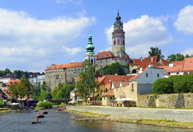 Çek Krumlov (Cesky Krumlov) Güney Bohemya 'da Vltava nehrinde yüzen kayıkçılar için popüler bir duraktır. Cesky Krumlov UNESCO 'nun Dünya Mirası Bölgesi, Çek Cumhuriyeti