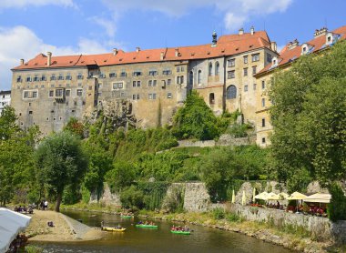 Çek Krumlov (Cesky Krumlov) Güney Bohemya 'da Vltava nehrinde yüzen kayıkçılar için popüler bir duraktır. Cesky Krumlov UNESCO 'nun Dünya Mirası Bölgesi, Çek Cumhuriyeti