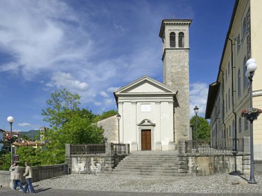 İtalya Cividale del Friuli Şeytan Köprüsü 'ndeki kilise.