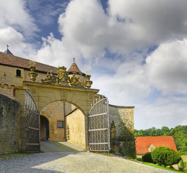 Güçlendirilmiş Benedictine Manastırı Comburg. Almanya