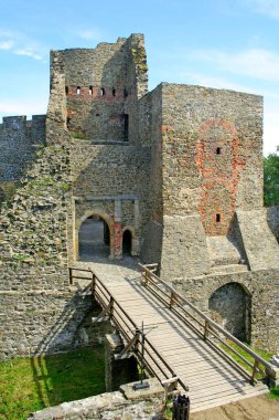 Helfstyn Kalesi, Moravya Kapısı vadisinde asılı duruyor. Arazinin tamamı bir dizi faydacı bina ve tahkimatlardan oluşuyor. Moravya, Çek Cumhuriyeti