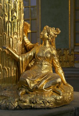 Sanssouci Park, Potsdam, Berlin, Almanya 'daki Çin çay evinin altın heykellerinin ayrıntıları. Sanssouci, UNESCO 'nun Dünya Mirası Alanı