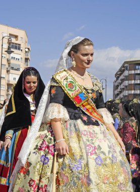 Bilinmeyen kadın, Fallas kutlamaları, İspanya 'nın en büyük partilerinden biri, insanların geleneksel olarak giyindiği, Valencia, İspanya' daki Aziz Joseph kutlamaları.