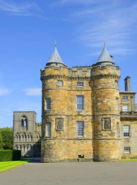 Holyroodhouse Sarayı, İngiltere 'nin Edinburgh şehrinde bulunan bir saraydır. Edinburgh UNESCO Dünya Mirası Alanıdır