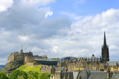 İskoçya, İngiltere 'deki eski Edinburgh kalesi. Edinburgh UNESCO Dünya Mirası Alanıdır