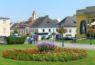 Eisenstadt 'ın tarihi şehir merkezinin sokakları. Eisenstadt, Avusturya 'nın Burgenland eyaletinin başkentidir.