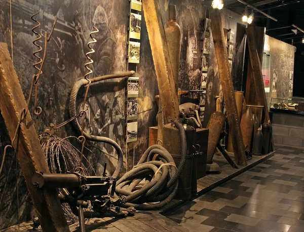 Ieper Ypres Belgien Flanders Fields Museum Alter Flammenwerfer Einer Museumsausstellung — Stockfoto