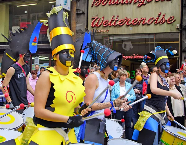 Brussels Belgium Participantes Não Identificados Jogam Cena Durante Zinneke Parade — Fotografia de Stock
