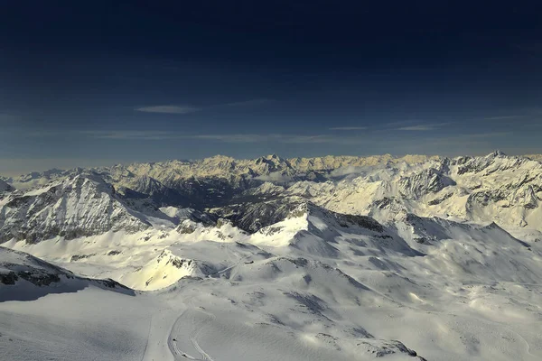 Breuil Cervinia滑雪 高山滑雪 靠近高原玫瑰的全景 位于滑雪斜坡和意大利塞维尼亚 奥斯塔山谷 布鲁伊尔 塞维尼亚 奥斯塔山谷 — 图库照片