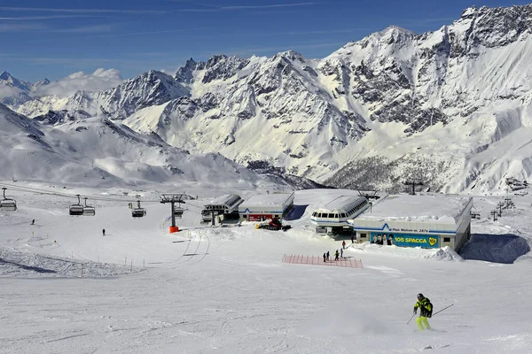 Breuil Cervinia Italy Fornet Plan Maison Chairlifts Skiing Matterhorn Peak — Stock Photo, Image