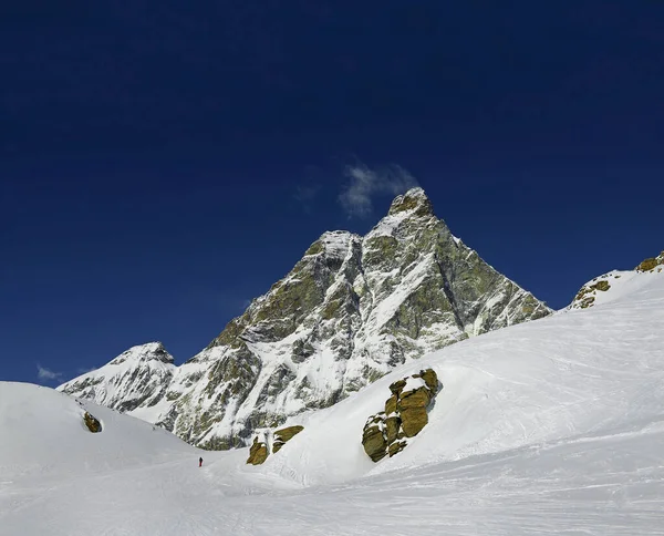 马特宏峰全景 意大利塞维诺山 位于瑞士和意大利边境的一座山 位于瑞士Zermatt和意大利的Breuil Cervinia镇上空 — 图库照片